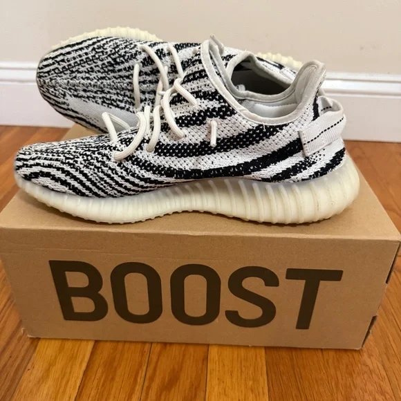 Men’s Yeezy Boost 350 Zebras Size 9 1/2